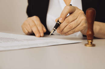 Notariusz z Kancelarii Adama Grzybczyka i Katarzyny Jonderko wyjaśnia: na czym polega umowa najmu okazjonalnego?