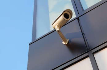 Czym jest telewizja przemysłowa – systemy cyfrowe i analogowe