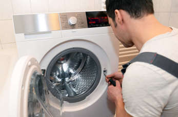 Awaria pralki – czy warto ją naprawiać?