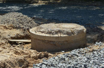 Wykonanie wykopu pod szambo czy oczyszczalnię, warto zlecić firmie Król budowy