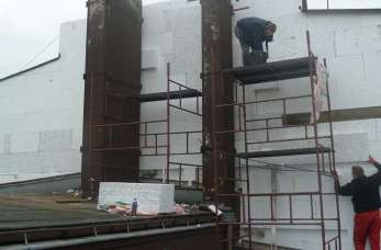 Jak wygląda realizacja prac budowlanych na wysokościach?