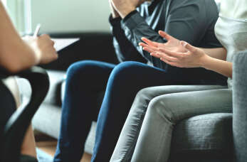 Psychoterapia dla dzieci, młodzieży i dorosłych w Centrum Wsparcia Rodziny Estyma – czym wyróżnia się nurt systemowy w psychologii?