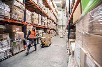 Wybieramy ręczny wózek paletowy z ekspertem z Rak-Pol