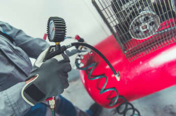 Z jakimi problemami można zgłosić się do Zakładu mechaniki maszyn Mirosława Tafila w celu naprawy sprężarek? 