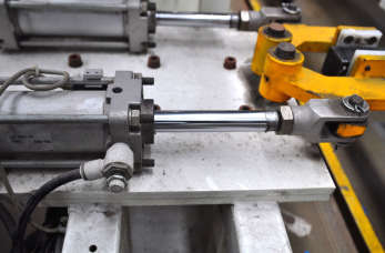 Siłowniki hydrauliczne – istota ich regeneracji