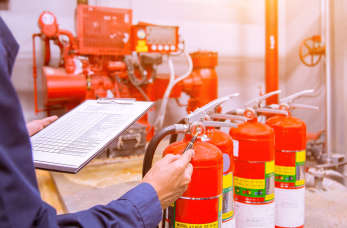 Jakie systemy przeciwpożarowe stosuje się w budynkach?