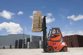 Jakim badaniom technicznym podlegają wózki widłowe?