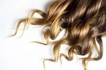 Koloryzacja ton w ton, sombre i ombre, czyli nieinwazyjne metody farbowania włosów w Salonie Fryzur Barbary Pieszczoch