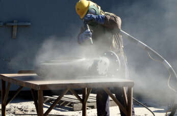 Poznaj meblarskie znaczenie piaskowania i lakierowania proszkowego z firmą Pan Gaśnica
