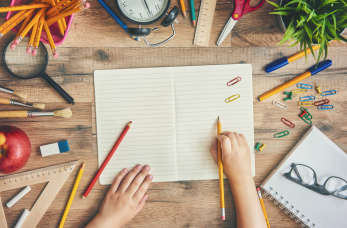 Niezbędne artykuły papiernicze, które pomogą Ci w organizacji czasu