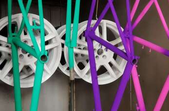  Lakierowanie proszkowe – sposób na renowację metalowych powierzchni