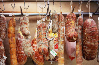 Z jelitami sztucznymi, naturalnymi i innymi osłonkami oraz urządzeniami dla masarni od firmy Prod Mas osiągniesz sukces w gastronomii i własnej kuchni