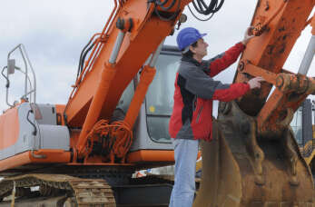Sprawdź, dlaczego warto skorzystać z usług firmy Bau-Serwis – mobilnego serwisu maszyn budowlanych Liebherr