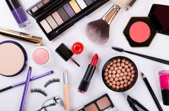 Jak przechowywać kosmetyki kolorowe, żeby służyły jak najdłużej?