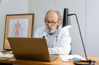 W czym może pomóc pediatra online?