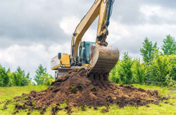Jakie koparki są potrzebne na placu budowy i do czego się je wykorzystuje?