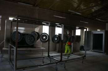 Co to jest malowanie proszkowe i jakie są jego zalety? Sprawdź ofertę firmy Dekor-Service 