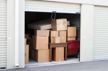 Potrzebujesz przestrzeni magazynowej dla swoich prywatnych rzeczy? Poznaj ofertę firmy Auto-Transport i wynajmij boks magazynowy! 
