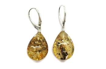 Kolczyki i inne wyroby jubilerskie z bursztynu oferuje firma Szarpaul ze Szczecina