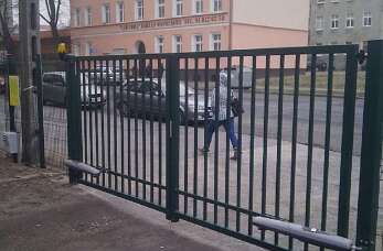 Jak wybrać odpowiedni siłownik do bramy? Centrum Ogrodzeń Arkadia