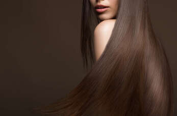 Keratynowe prostowanie włosów w salonie fryzjerskim Perełka 