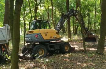 Do jakich prac możemy wykorzystać minikoparkę? Jakie usługi oferuje firma Marecki Transport ciężarowy Marka Majorczyka