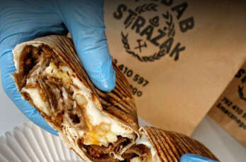 Czy kebab jest zdrowym jedzeniem? Sprawdźmy, dlaczego warto odwiedzić Kebab Strażak w Wejherowie