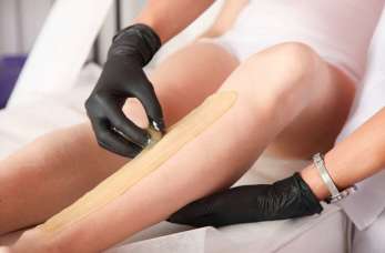 Na czym polega depilacja pastą cukrową? Kursy i szkolenia