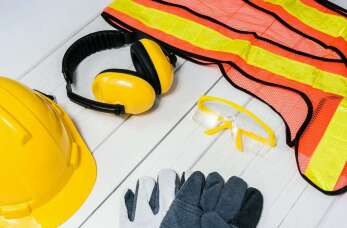 Jakie ubrania ochronne przydadzą się w pracy? Delta BHP Hurtownia odzieży roboczej i ochronnej