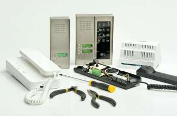 Zadbaj o bezpieczeństwo, czyli jaki domofon wybrać? Kabelcom