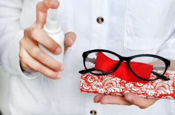 Jak prawidłowo pielęgnować okulary? - Salony Optyczne Wrzos