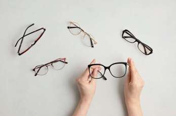 Oprawy do okularów – jakie wybrać? Poradnik Salonu Optycznego SOS