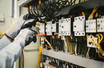 Instalacje elektryczne i systemy alarmowe w zakładach przemysłowych: Przeglądy Budowlane Janusz Baranowski