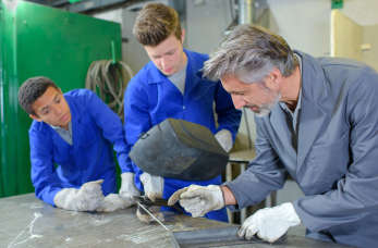 Jak wygląda szkolenie spawaczy. Co warto o tym wiedzieć?