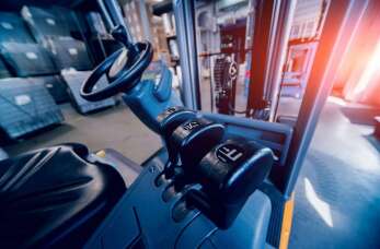 Elektryczne wózki widłowe – efektywne dbanie o środowisko z firmą MB Serwis