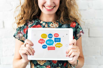 Zalety bilingualizmu – dlaczego warto uczyć się języka angielskiego jako drugiego języka?