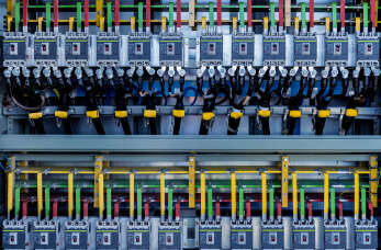 Czym jest automatyka przemysłowa i w jakich gałęziach przemysłu znajduje swoje zastosowanie - wyjaśnia pracownik DM Service