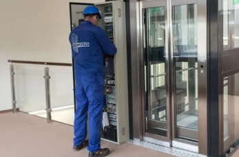 Modernizacja dźwigów i wind osobowych oferowana przez firmę Elwind – wydłużenie żywotności i poprawa bezpieczeństwa