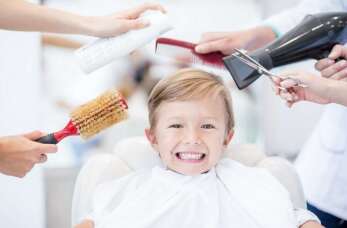 Salon Fryzjerski: Jak przygotować dziecko do pierwszej wizyty u fryzjera?