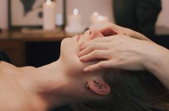 Masaż Kobido w ofercie Kosmotalia – tajemnice japońskiej sztuki odmładzania