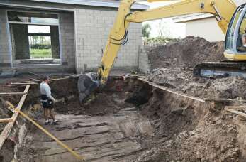 Wykopy pod fundamenty, szamba i instalacje z firmą Usługi Koparko-Ładowarką - Transport Materiałów Sypkich