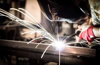 Spawanie elektryczne (MMA) i spawanie elektrogazowe (TIG) - porównanie technik spawalniczych ze specjalistą z Zakładu produkcyjno-usługowo-handlowego Wiesława Sawery