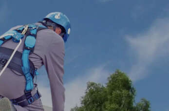 Bezpieczne i komfortowe prace energetyczne z zestawami asekuracyjnymi od firmy Tractel Polska Sp. z o.o.