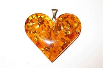 Biżuteria z bursztynu – jak wybrać najlepszą? Poradnik Szarpaul