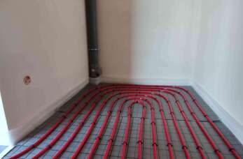 Instalic Mateusz Miśkiewicz: Ogrzewanie podłogowe czy klasyczne grzejniki – które rozwiązanie niesie ze sobą więcej korzyści?