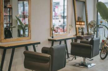 Meble metalowe do salonu kosmetycznego - praktyczne i estetyczne rozwiązania w stylu industrialnym. Kowalstwo Artystyczne