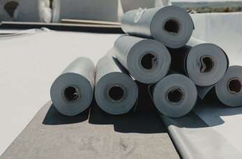 Krycie dachów płaskich papą termozgrzewalną z firmą DG - Stal - Bud