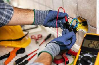 Jakich błędów unikać przy wykonywaniu instalacji elektrycznych? - oferta firmy Arttech