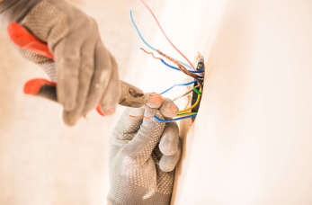 Co powinieneś wiedzieć o instalacjach elektrycznych? - oferta firmy Emtech