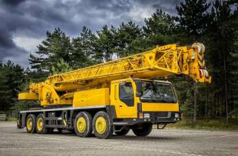 Dźwigi samojezdne z Dark Trans - dlaczego warto zainwestować w wynajem takiego sprzętu?